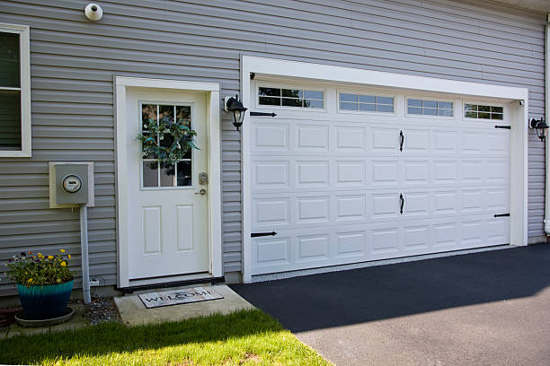 24/7 Emergency Garage Door Panel Replacement experts in Cloverly, MD